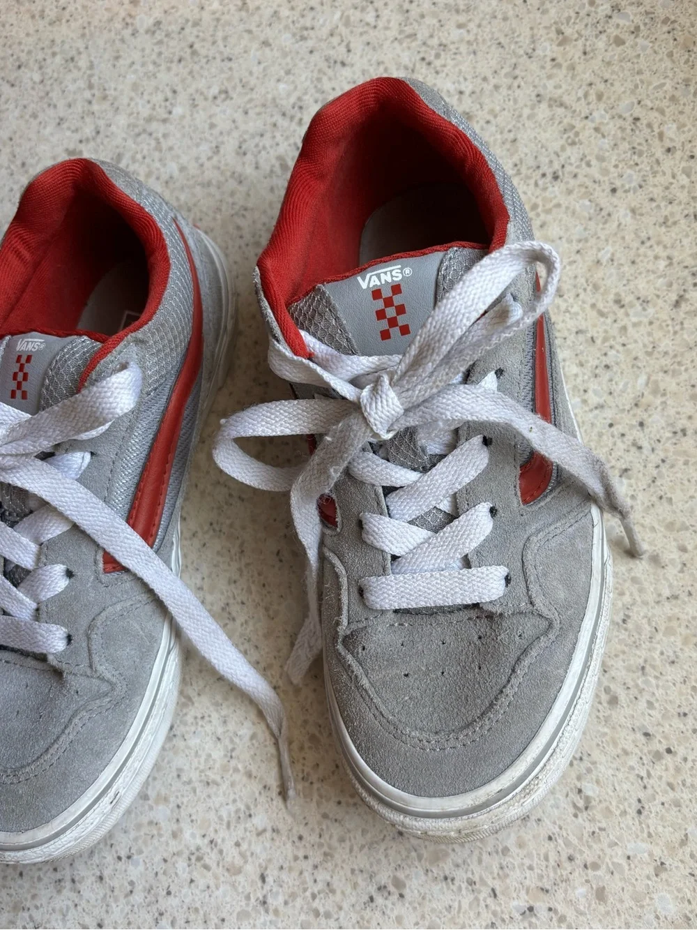 Vans - Kids Gray White and Red Low-Top Skate Sneakers Shoes for Boys in size 2